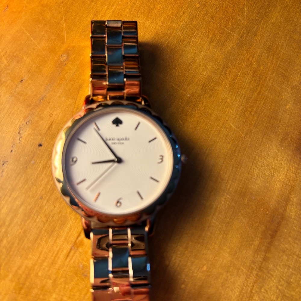 Kate Spade gold watch. No scratches. EUC